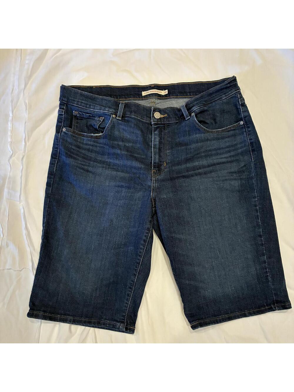 Levis Womens Size 32 Signature Bermuda Mid Rise Dark Wash Walking Shorts